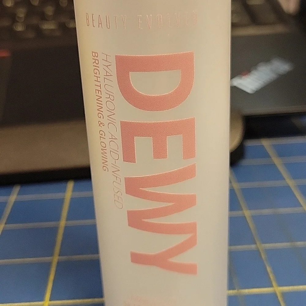 Dewy Hyaluronic Acid-Infused Makeup Setting Spray New 100ml